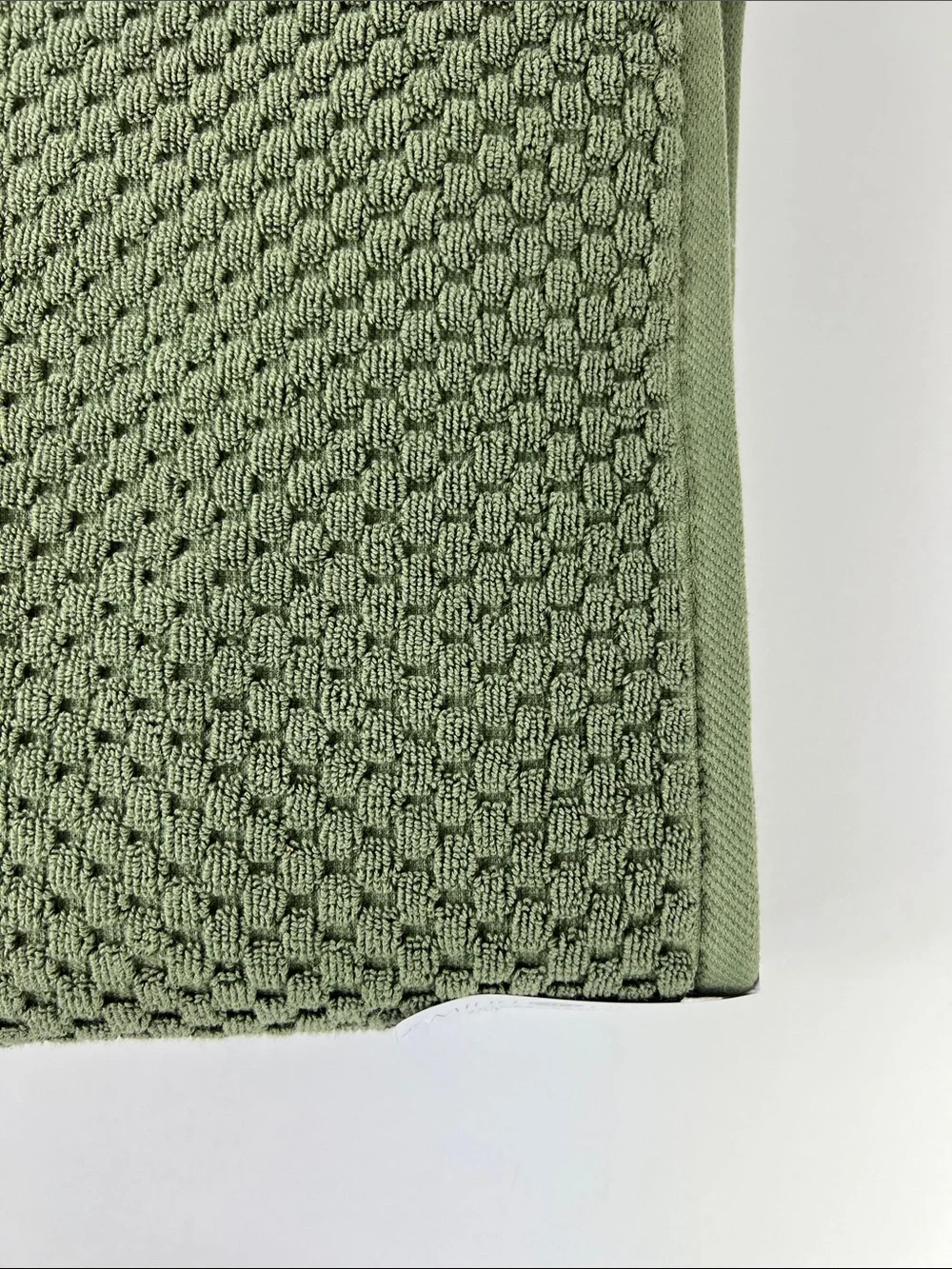 Mind On Design Olive Green Waffle Bath Towels Soft Cotton Set of 2 NEW